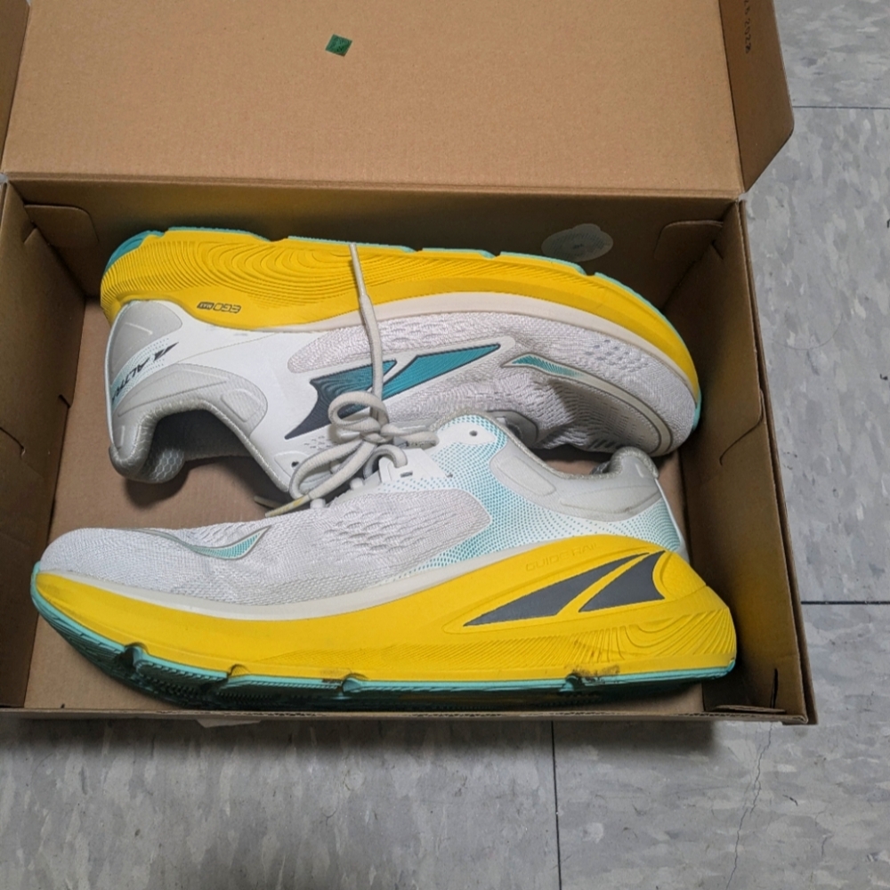 Men Altra Running walking shoes 10